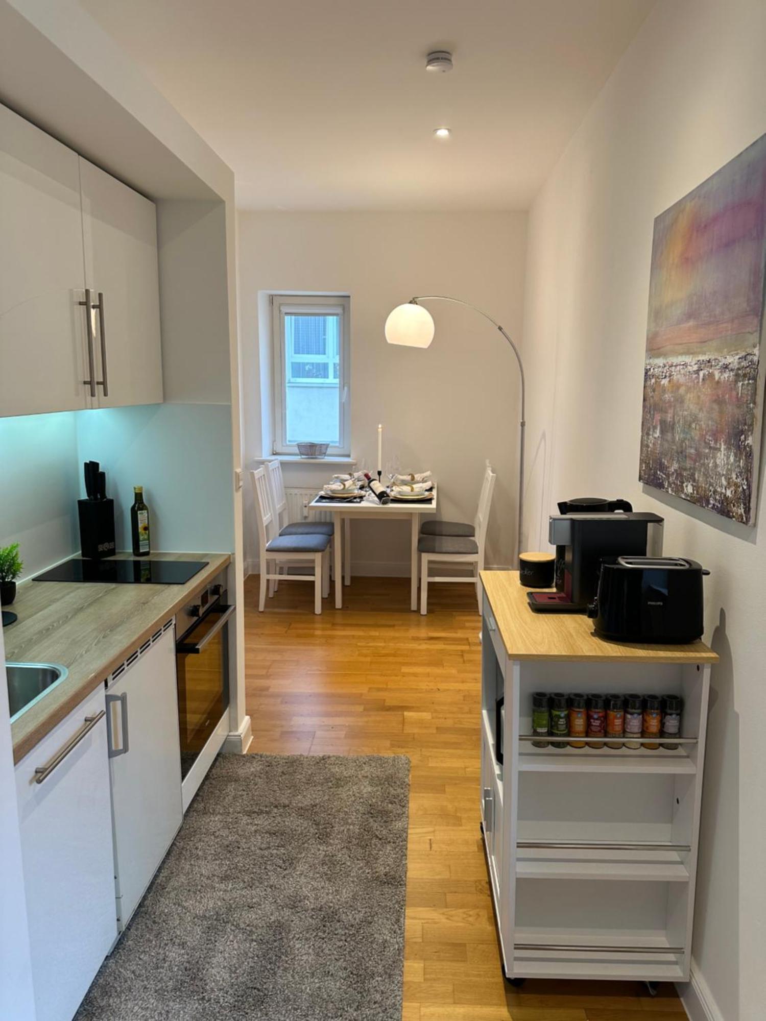 Bella Casa - Business&Family, 100M Zum Konzerteingang Schloss, Parkplatz, Smarttv, Netflix, Waschmaschine, 24H Checkin, 36Qm, Ap 12 Ludwigsburg Buitenkant foto