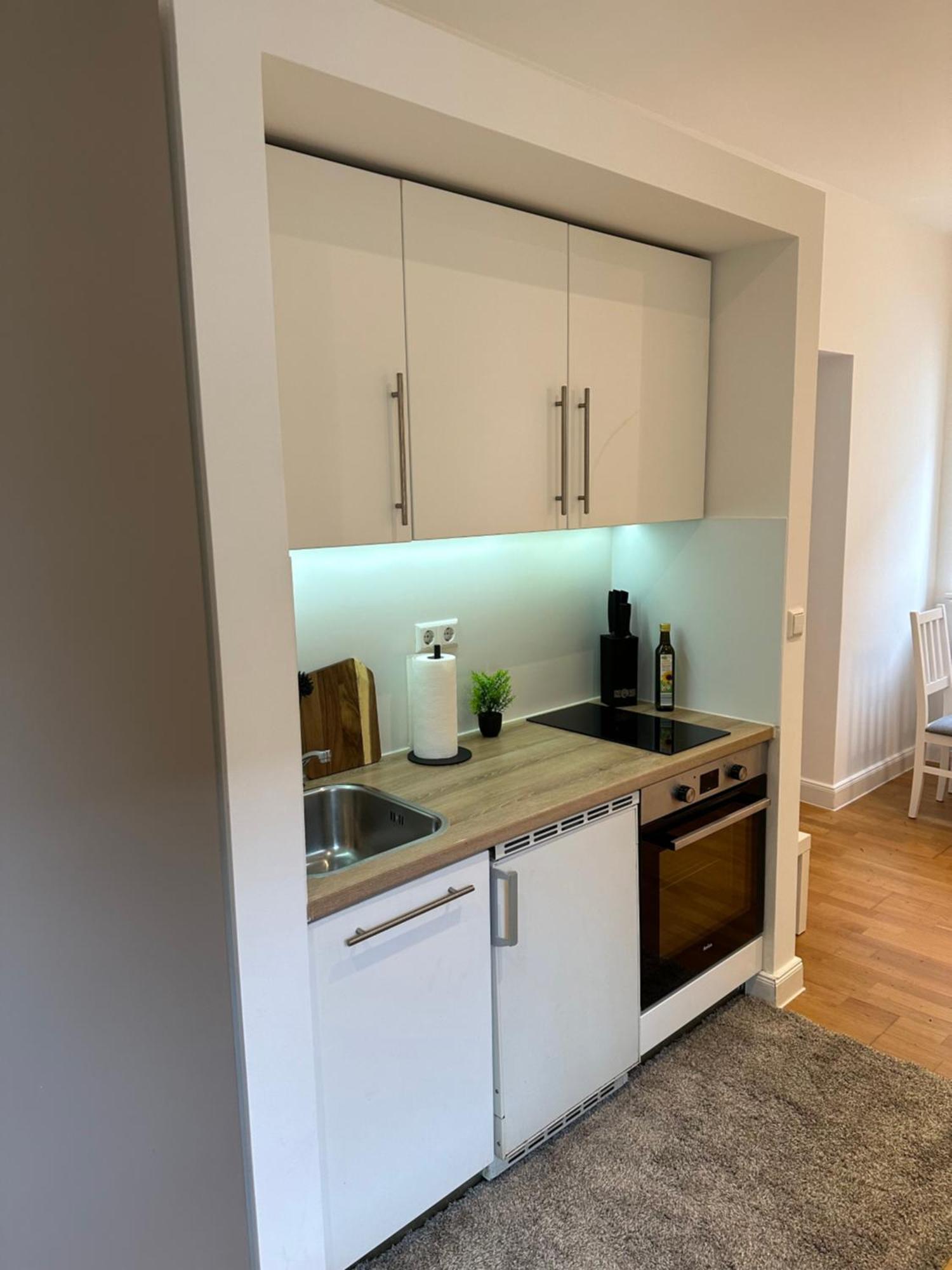 Bella Casa - Business&Family, 100M Zum Konzerteingang Schloss, Parkplatz, Smarttv, Netflix, Waschmaschine, 24H Checkin, 36Qm, Ap 12 Ludwigsburg Buitenkant foto
