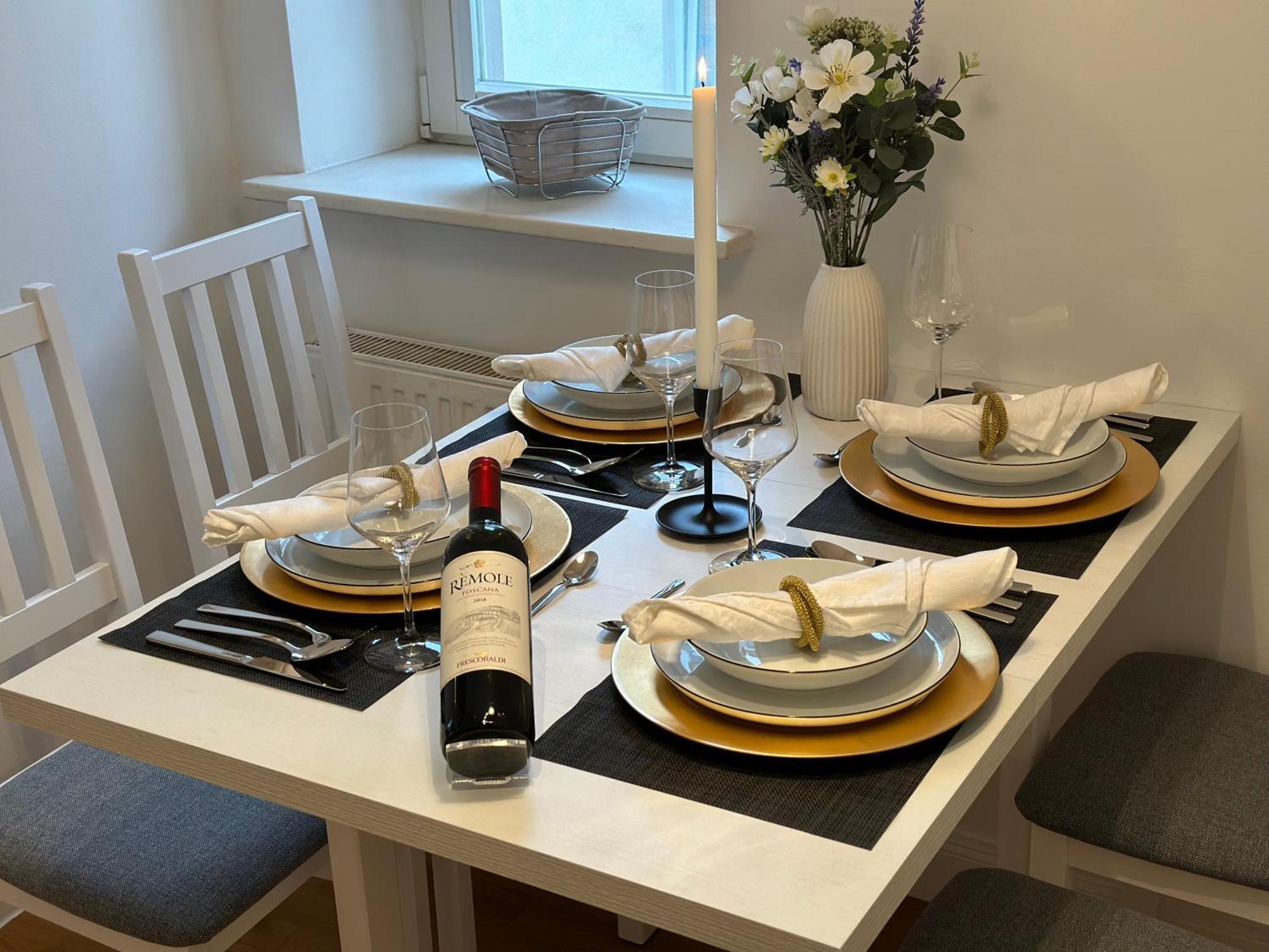 Bella Casa - Business&Family, 100M Zum Konzerteingang Schloss, Parkplatz, Smarttv, Netflix, Waschmaschine, 24H Checkin, 36Qm, Ap 12 Ludwigsburg Buitenkant foto