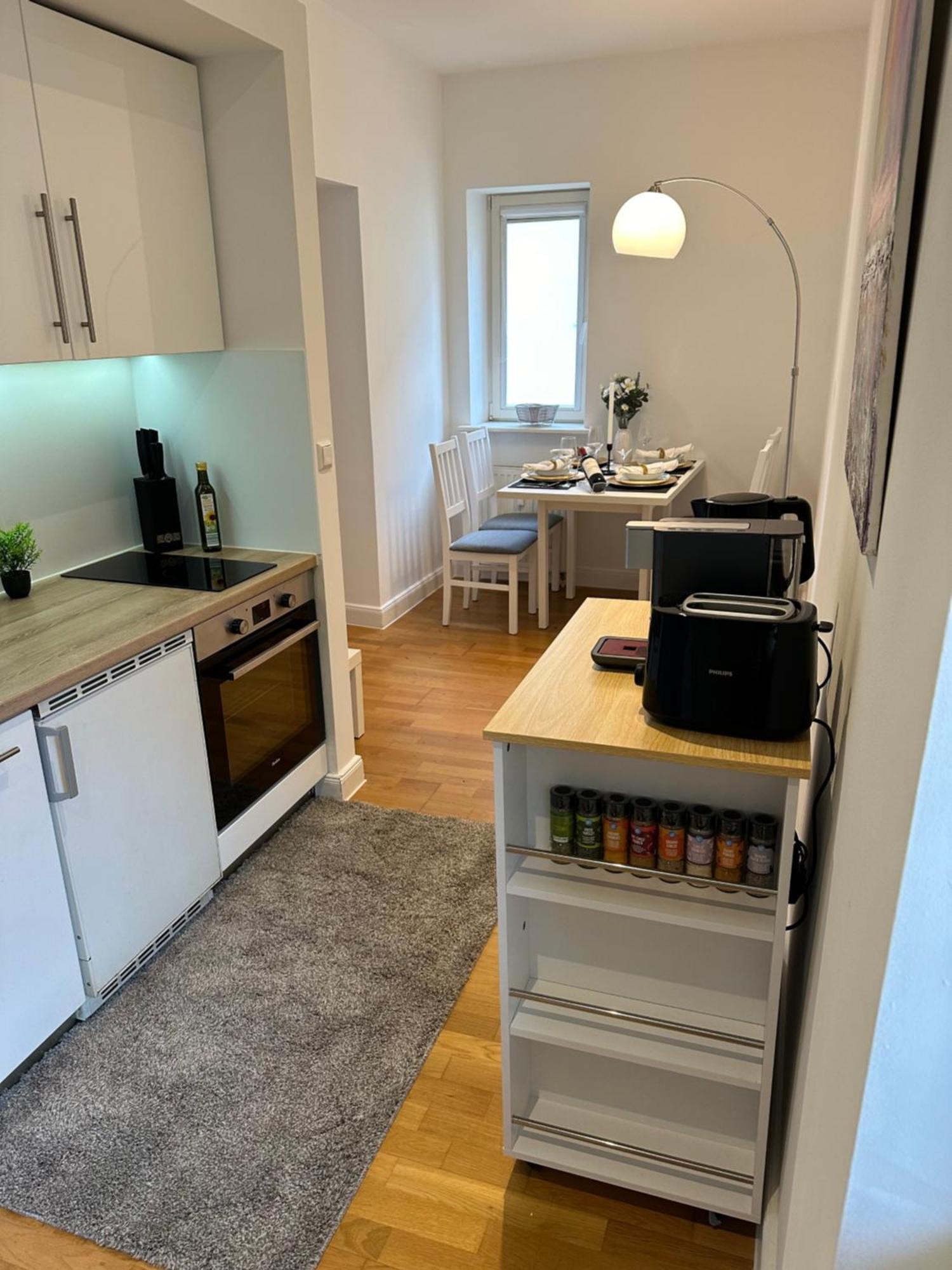 Bella Casa - Business&Family, 100M Zum Konzerteingang Schloss, Parkplatz, Smarttv, Netflix, Waschmaschine, 24H Checkin, 36Qm, Ap 12 Ludwigsburg Buitenkant foto