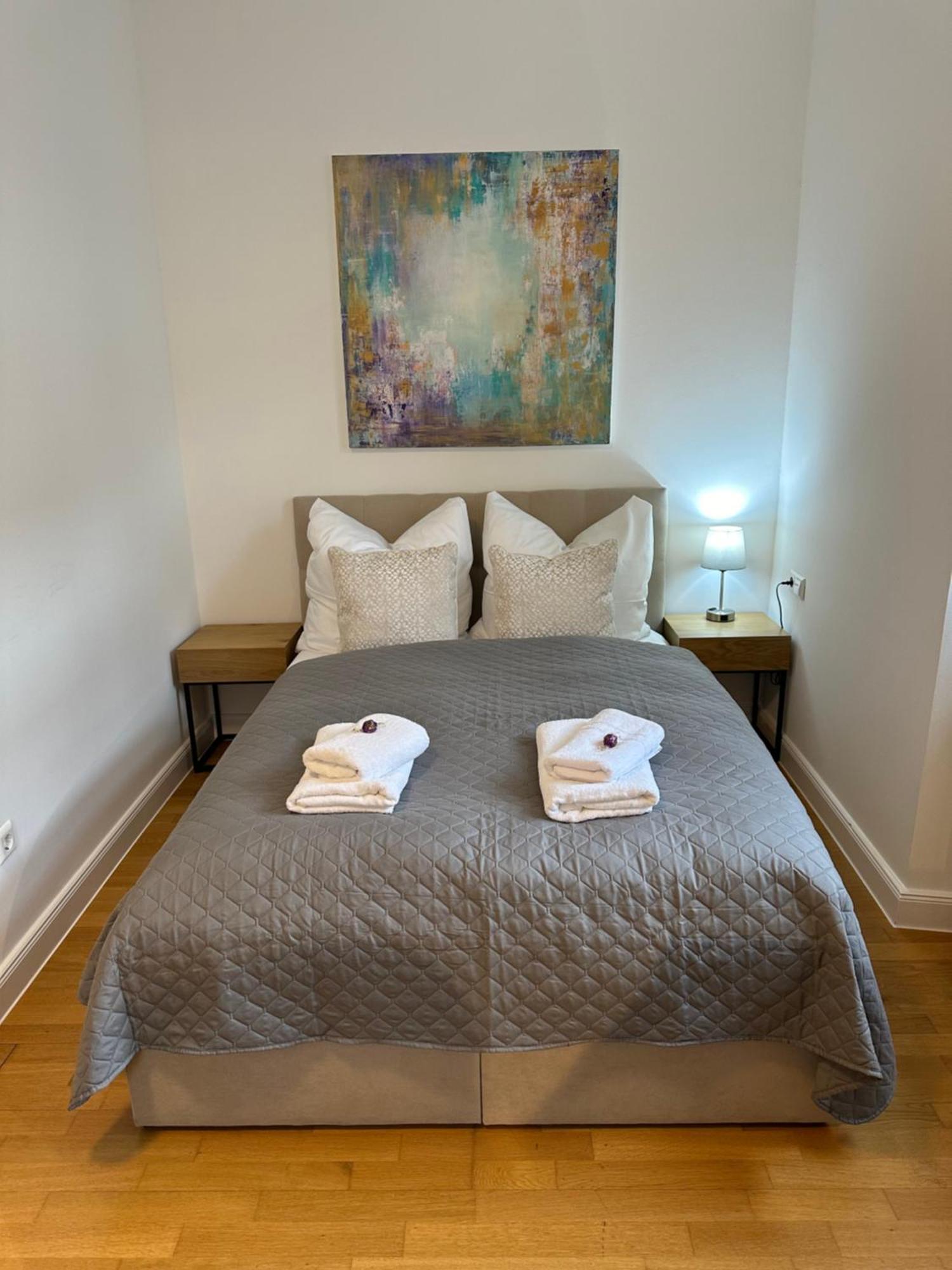 Bella Casa - Business&Family, 100M Zum Konzerteingang Schloss, Parkplatz, Smarttv, Netflix, Waschmaschine, 24H Checkin, 36Qm, Ap 12 Ludwigsburg Buitenkant foto